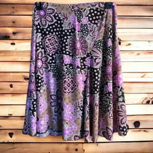 Stephen and Casey petite medium purple pull-on floral skirt. Excellent Condition